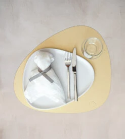 LIND DNA Hippo Placemat Curve -Gense Verkoop 31516 06 5 EnvironmentImage e1bd850aaf
